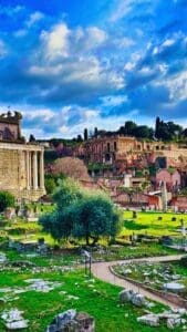 Italy Aesthetic - The Roman Forum - Photo by Lisa Soots